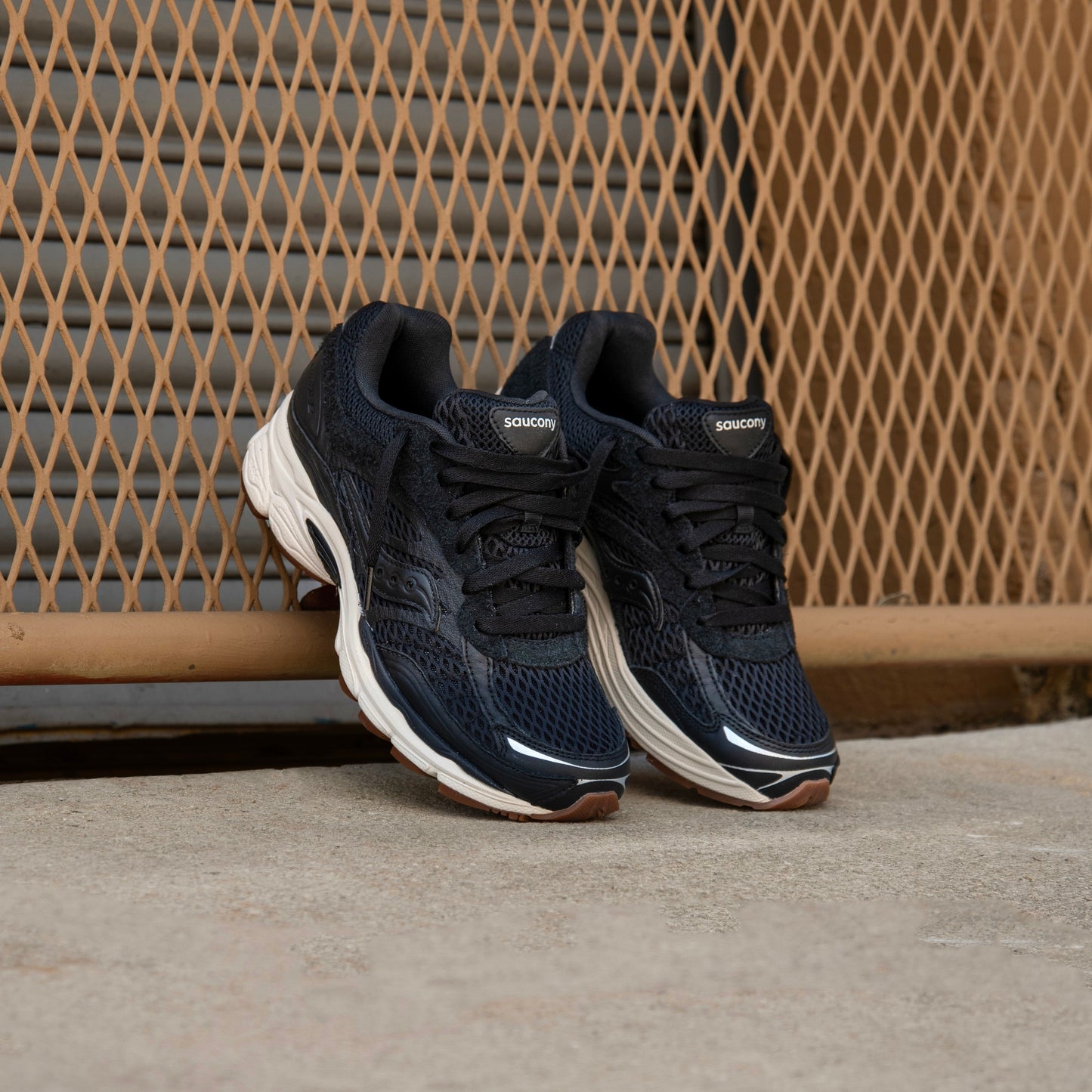 Mens Saucony ProGrid Omni 9 (Crafted Black)