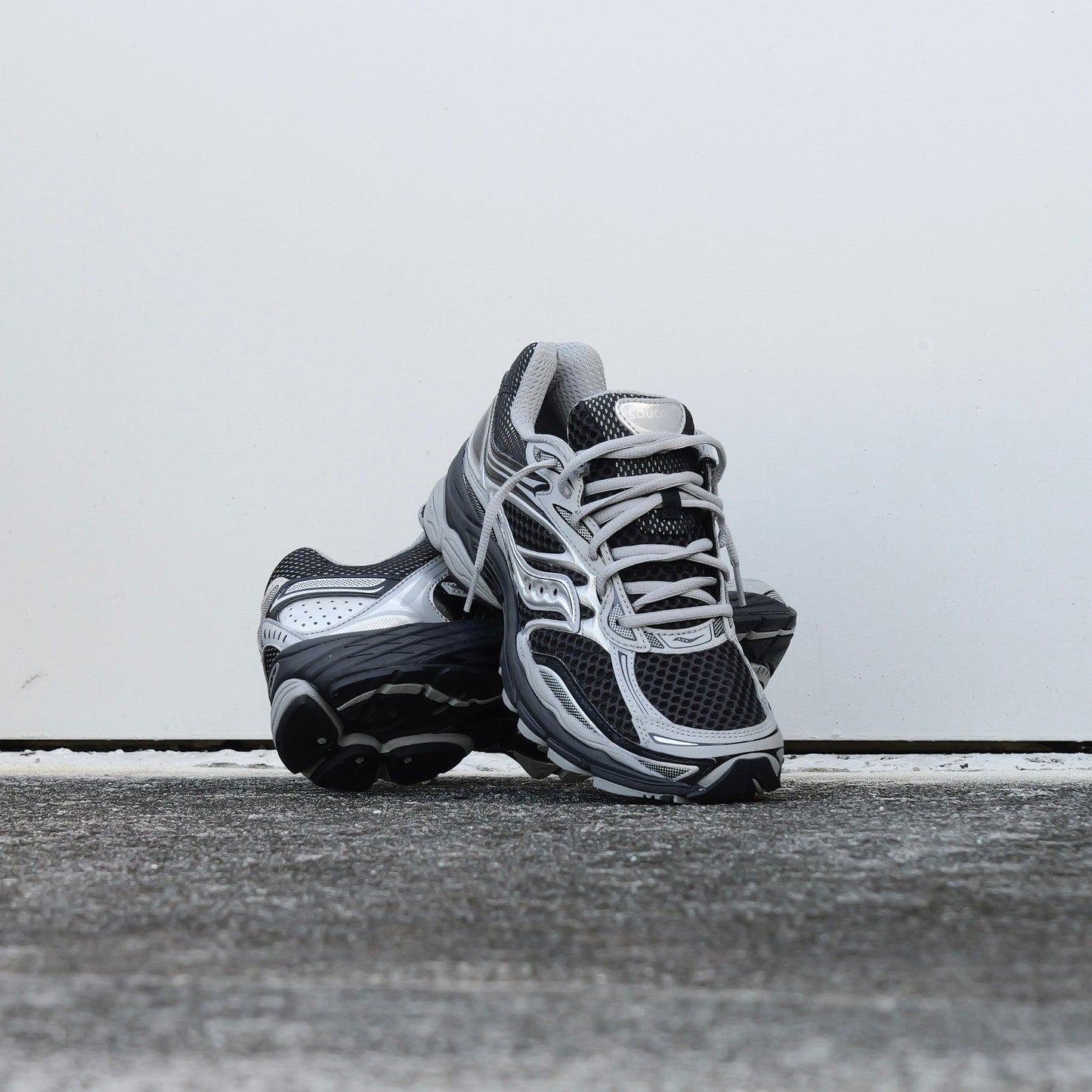 Mens Saucony ProGrid Omni 9 (Black/Silver)