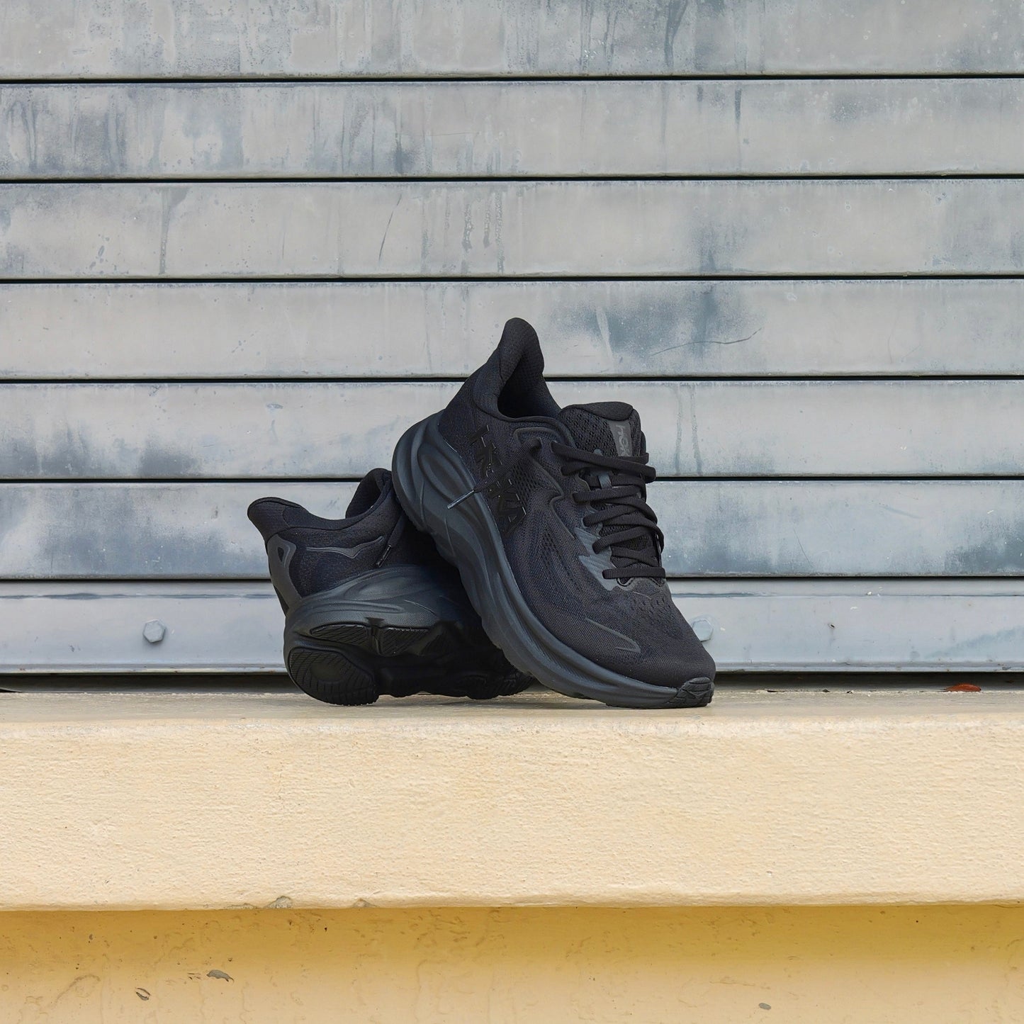 Mens HOKA Clifton 10 (Black/Black)