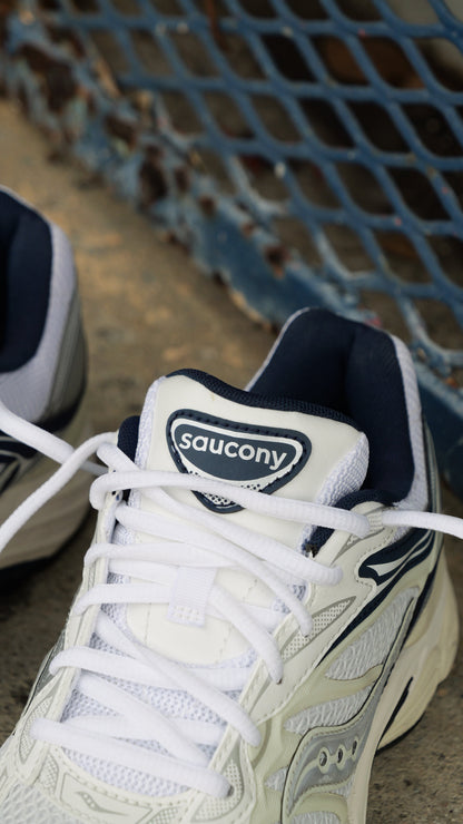 Mens Saucony ProGrid Omni 9 (White/Navy)