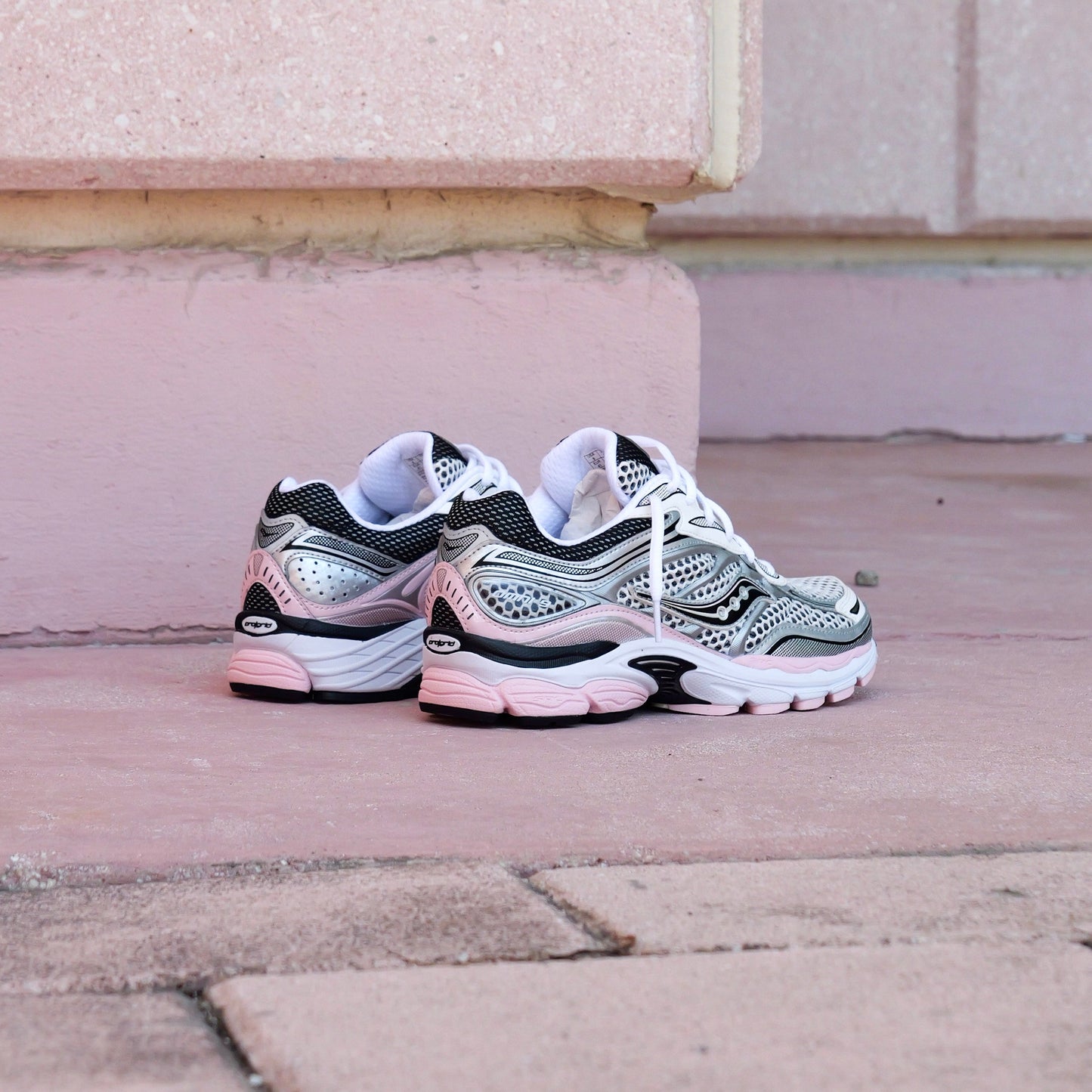 Mens Saucony ProGrid Omni 9 (Silver/Pink)