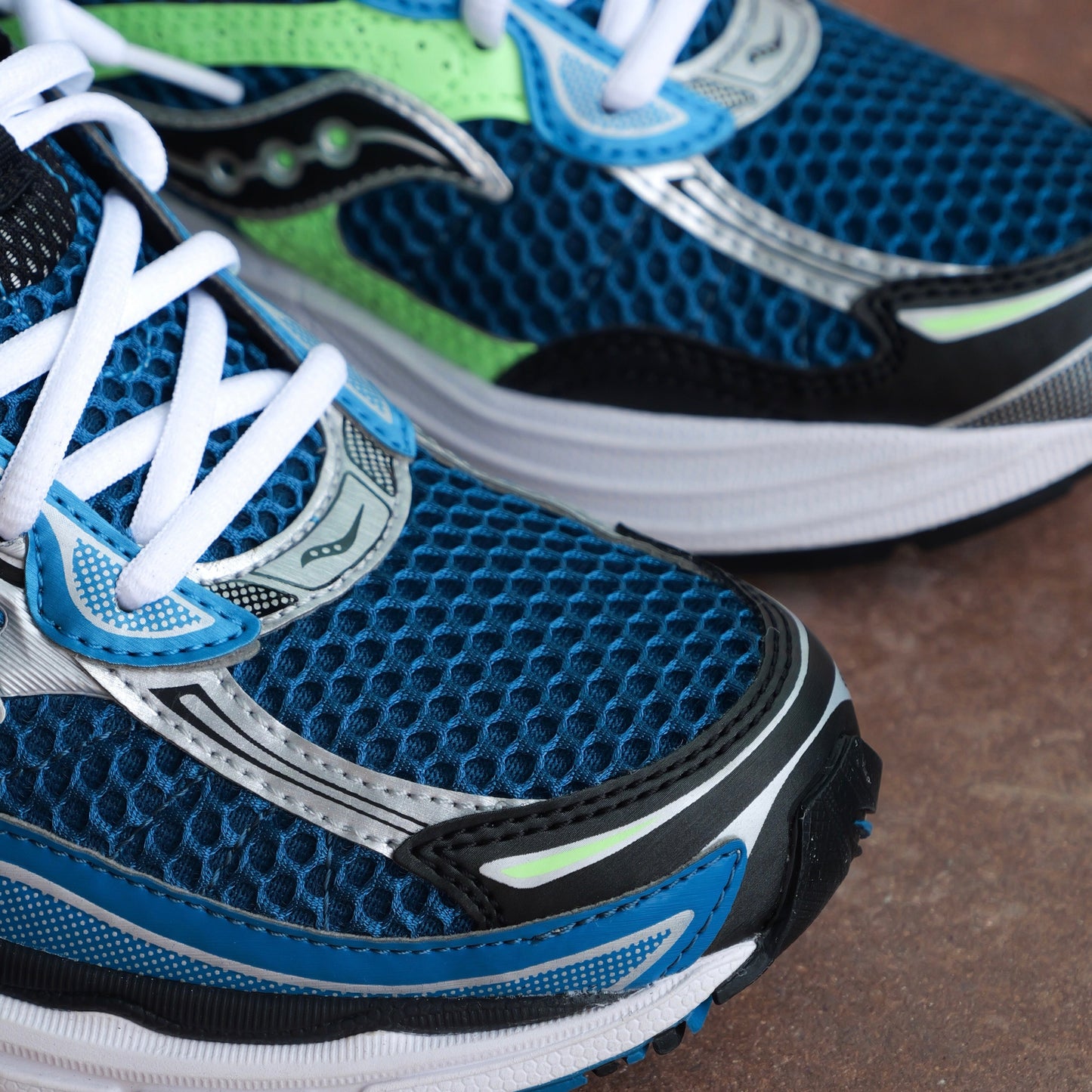 Mens Saucony ProGrid Omni 9 (Blue/Lime)